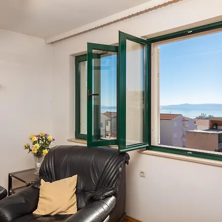 Adria Philipe * 마카르스카